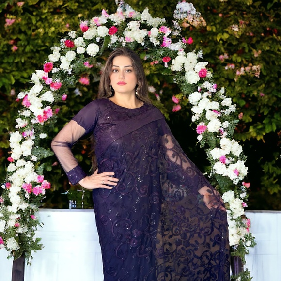 Sophisticated Saree Ensemble - Picture 1 of 3